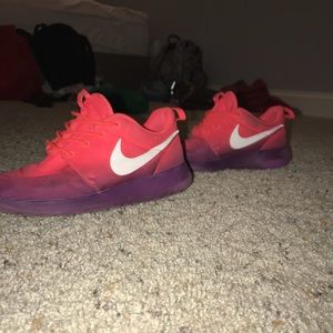 Nike Roshe (Size 7)